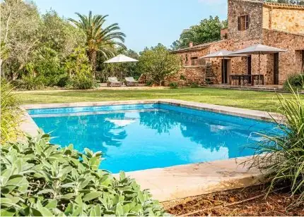 Finca con piscina y jardín en Campos